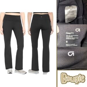 GapFit Women's Flare Legging NWOT Moisture Wicking Pockets Athletic Athleisure